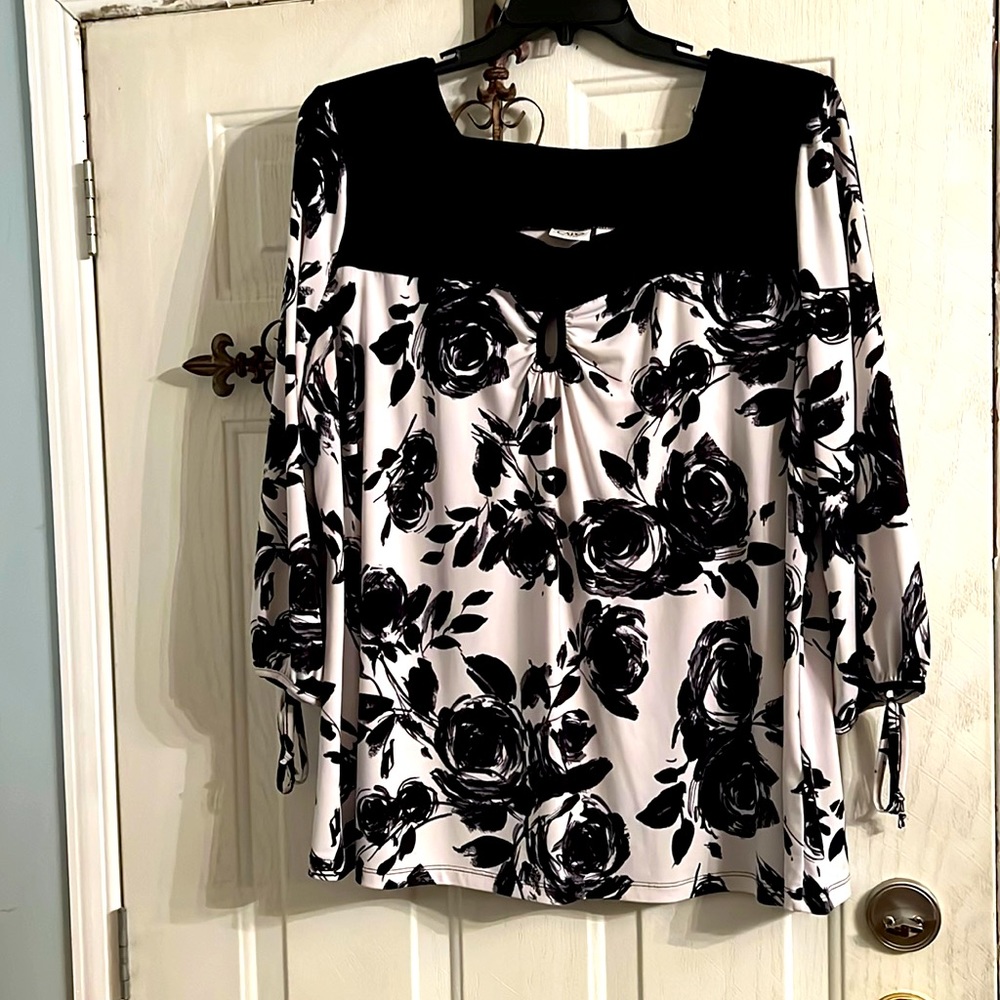 Size 22/24 Cato’s black and white top